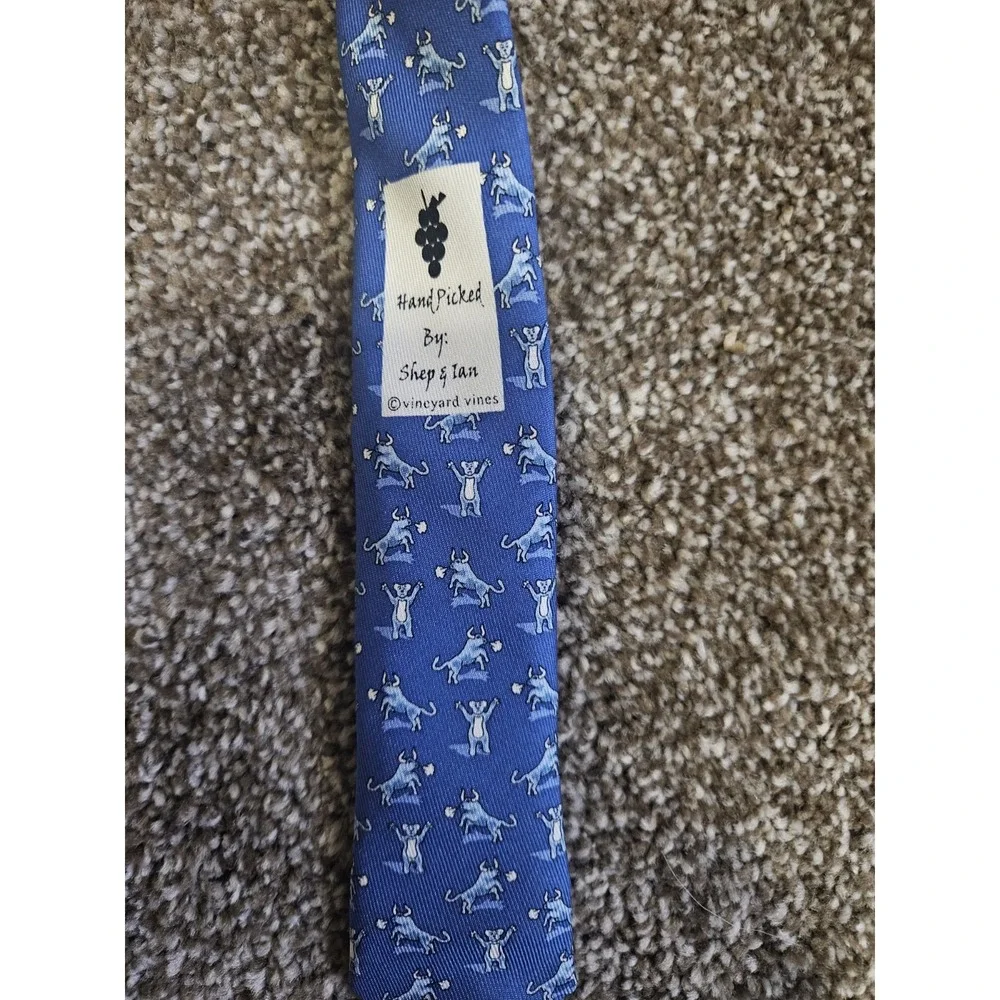 Vineyard Vines Hand Pick Blue BUFFALO BEAR Mens Tie‎ Necktie 100% Silk USA MADE